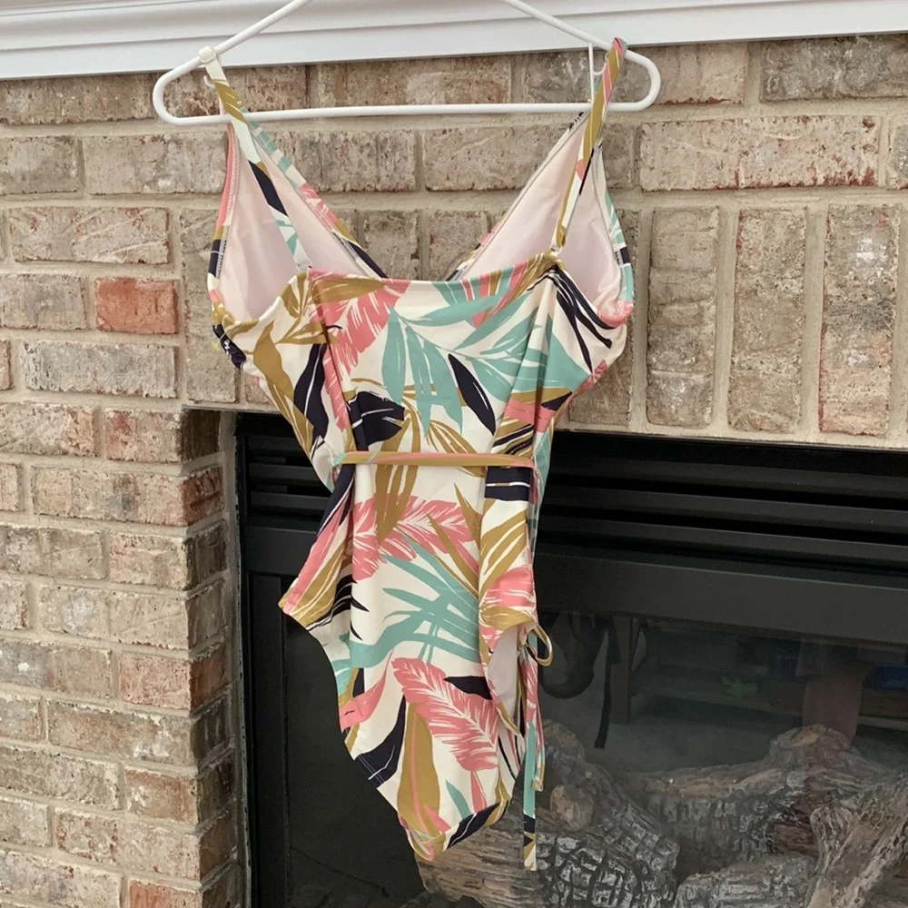 5/$20 Kona Sol size L full coverage swimsuit, white w/tropical print NWT - Picture 2 of 7